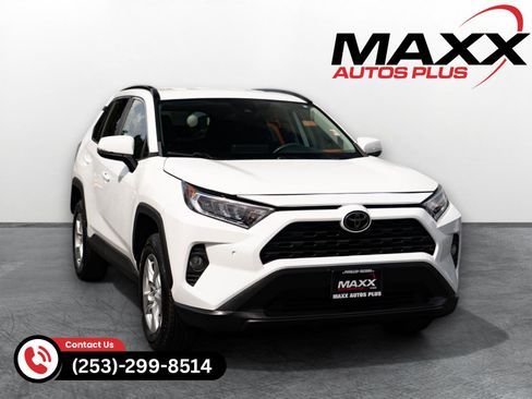Used 2020 Toyota RAV4 XLE FWD image 1