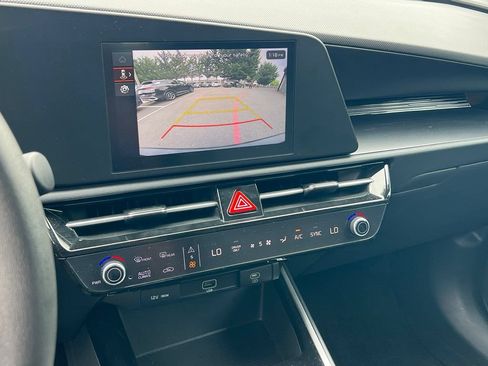 Certified 2025 Kia Niro LX FWD image 18