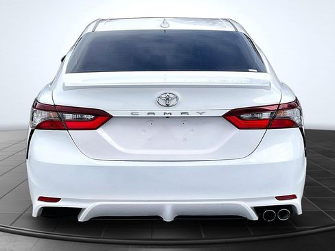 Used 2021 Toyota Camry SE image 4