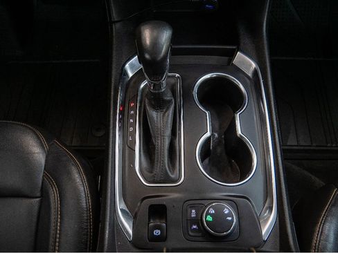 Used 2021 Chevrolet Traverse RS image 27