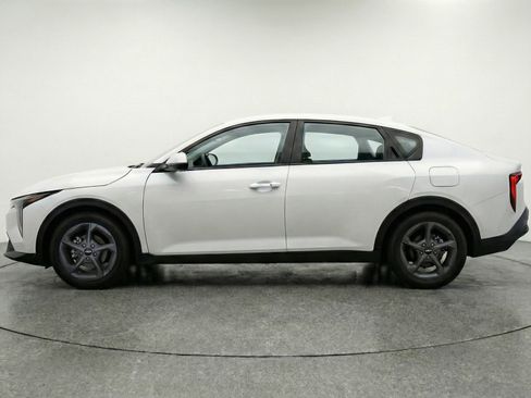 Used 2025 Kia K4 LXS image 5