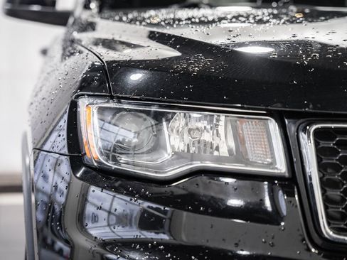 Used 2019 Jeep Grand Cherokee Laredo w/ Security & Convenience Group image 17