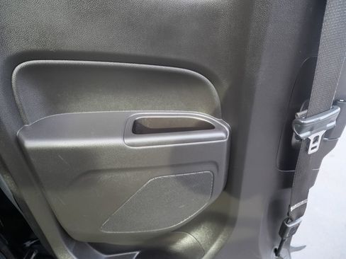 Used 2016 GMC Canyon SLE w/ All Terrain Adventure Package image 19