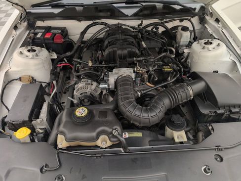 Used 2010 Ford Mustang Premium image 37