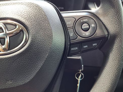 Used 2021 Toyota Corolla LE FWD image 16