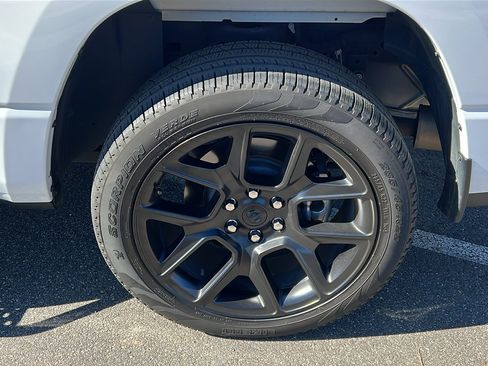 Used 2024 RAM 1500 Laramie image 12