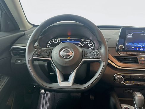 Used 2025 Nissan Altima 2.5 SV image 17