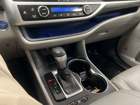 Used 2019 Toyota Highlander Limited Platinum AWD/4WD image 30