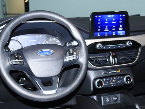 Used 2022 Ford Escape SE image 17