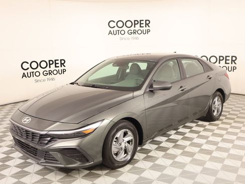 Used 2024 Hyundai Elantra SE FWD image 9