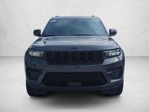 New 2025 Jeep Grand Cherokee Altitude image 5
