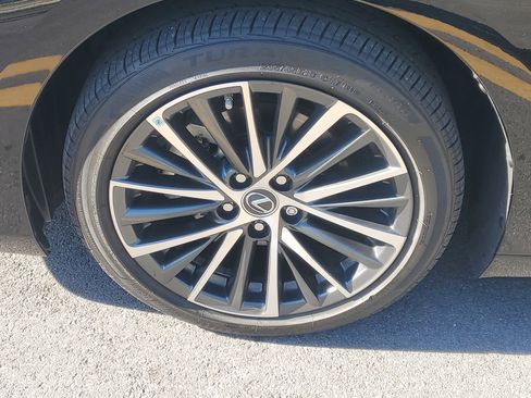 Used 2024 Lexus ES 350 w/ Premium Package image 4