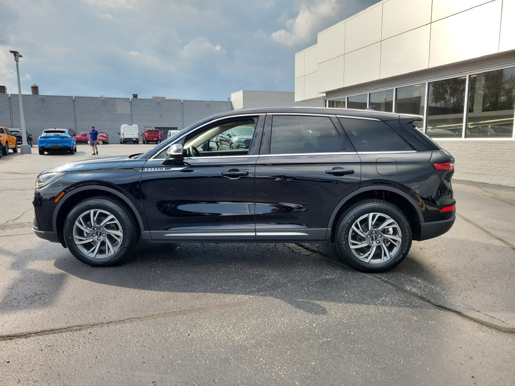 Certified 2023 Lincoln Corsair AWD w/ Equipment Group 101A image 7