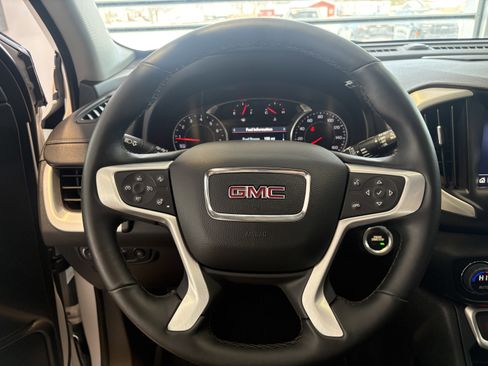 Used 2024 GMC Terrain SLT w/ Infotainment Package II image 9