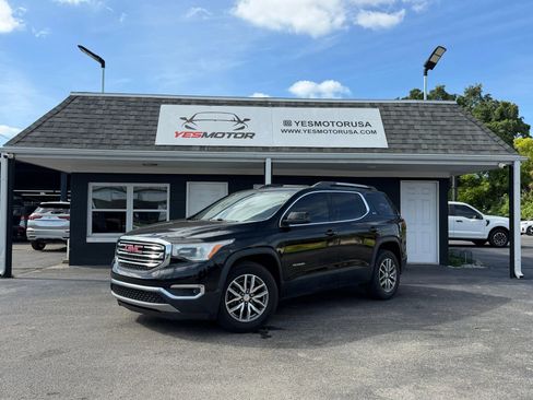 Used 2017 GMC Acadia SLE image 1