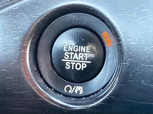 Used 2017 Jeep Grand Cherokee Altitude AWD/4WD image 36