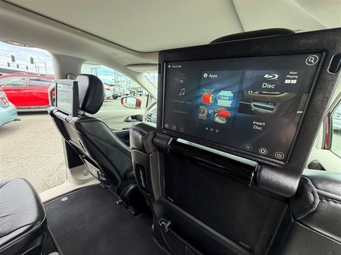 Used 2018 Chrysler Pacifica Limited w/ Advanced Safetytec Group FWD image 17