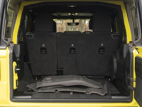 Used 2023 Jeep Wrangler Rubicon w/ LED Lighting Group image 10