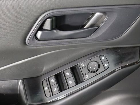 Used 2025 Nissan Rogue S FWD image 22