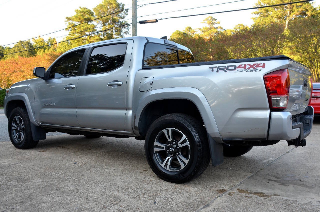 Used 2017 Toyota Tacoma TRD Sport AWD/4WD image 8