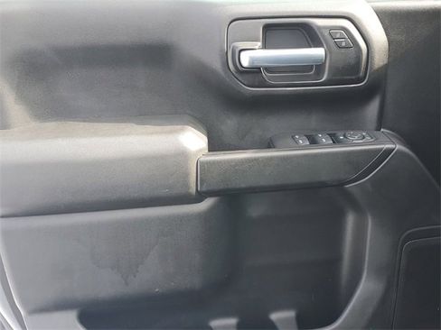 Used 2020 Chevrolet Silverado 1500 Custom w/ Custom Value Package image 13