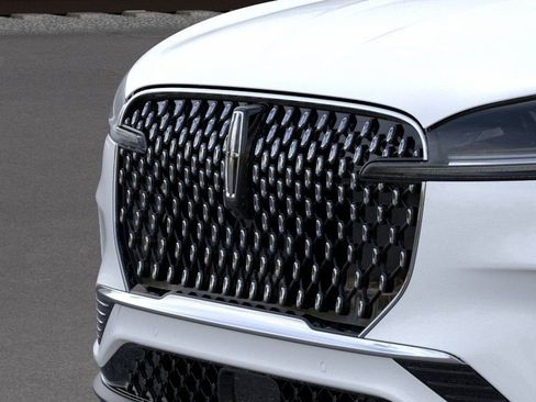 New 2026 Lincoln Aviator 2WD image 17