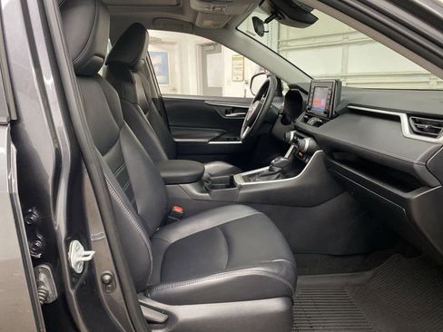 Used 2021 Toyota RAV4 XLE Premium image 20