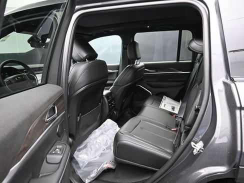 New 2026 Jeep Grand Cherokee Limited AWD/4WD image 42