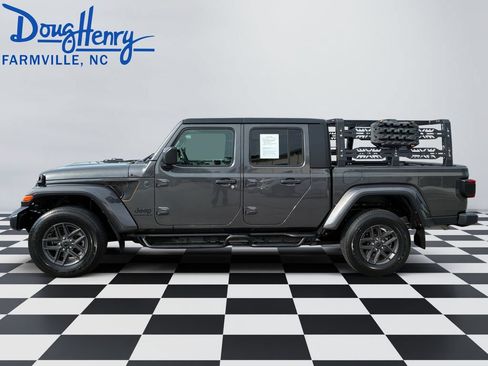 Used 2024 Jeep Gladiator Sport AWD/4WD image 2