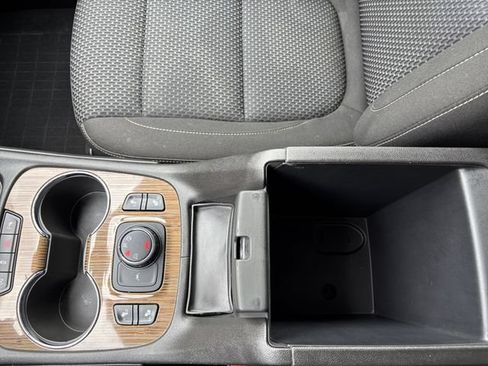 Used 2022 GMC Acadia SLE w/ GMC Pro Grade Package AWD/4WD image 24