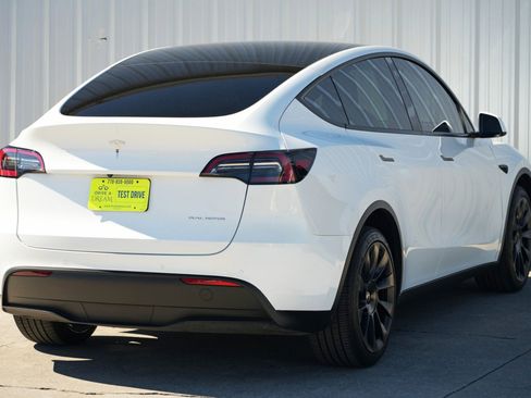 Used 2022 Tesla Model Y Long Range image 53