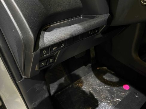 Used 2025 Toyota Sienna Limited image 16