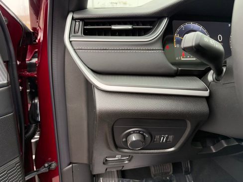 New 2025 Jeep Grand Cherokee Altitude image 18