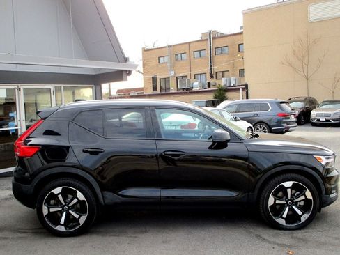 Used 2020 Volvo XC40 T5 Momentum w/ Protection Package Premier image 11