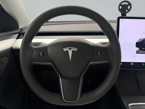 Used 2024 Tesla Model Y Long Range RWD image 17