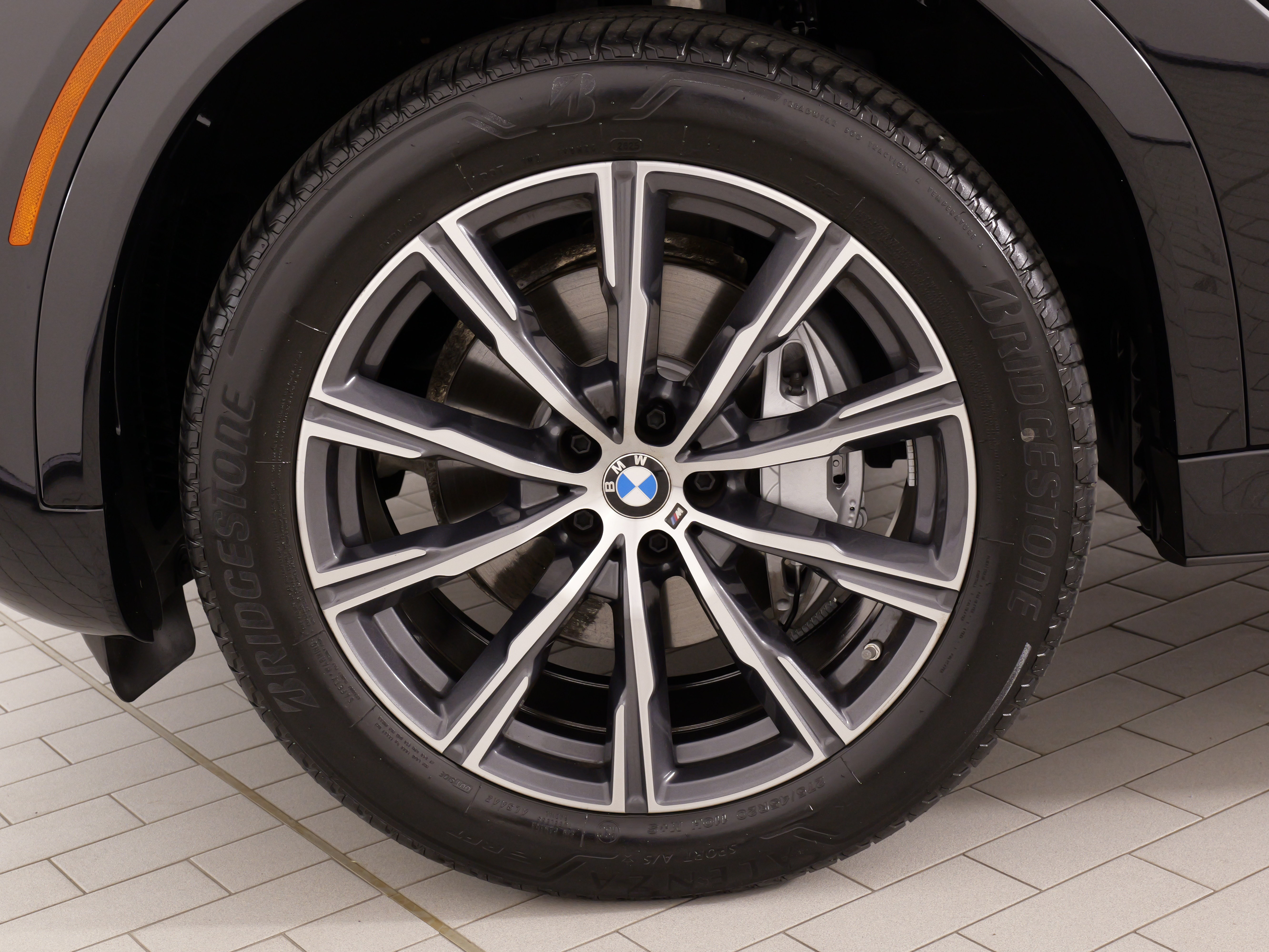 Used 2026 BMW X6 xDrive40i w/ Climate Comfort Package AWD/4WD image 60