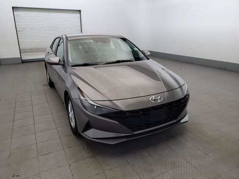 Used 2021 Hyundai Elantra SE FWD image 14