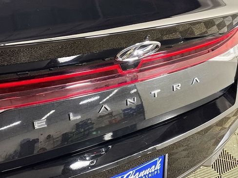 Used 2022 Hyundai Elantra SEL w/ Convenience Package FWD image 23