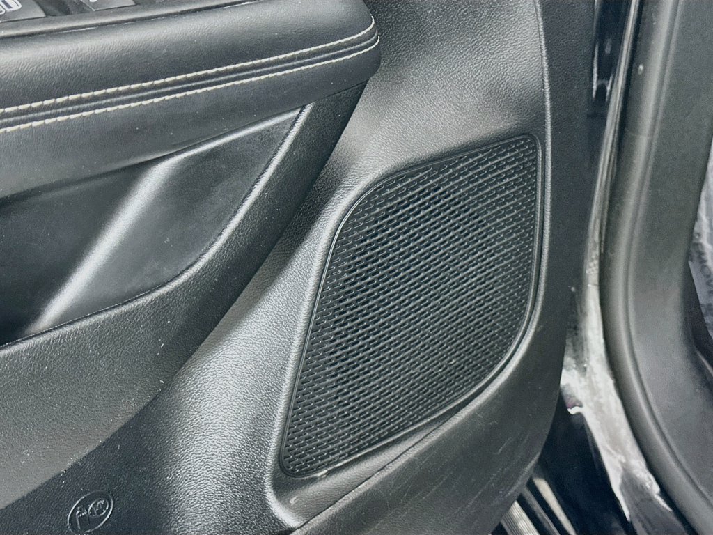 Certified 2025 Chrysler Pacifica Limited FWD image 29