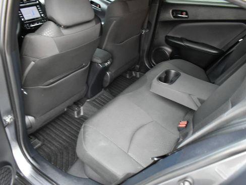 Used 2022 Toyota Prius LE FWD image 30