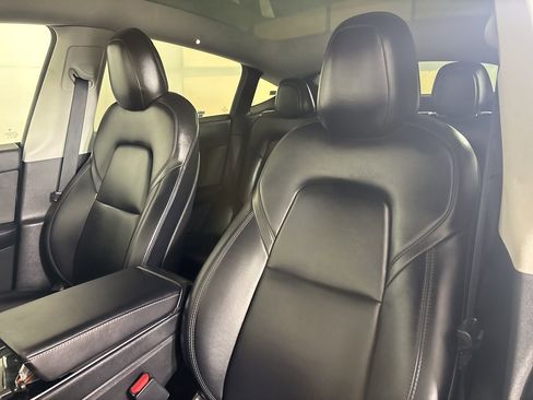 Used 2021 Tesla Model Y Long Range image 8