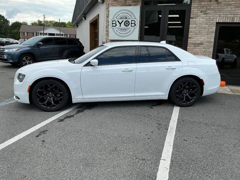 Used 2019 Chrysler 300 S RWD image 2