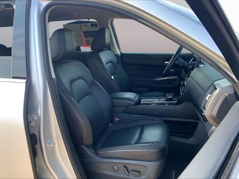 Used 2024 Nissan Pathfinder SL FWD image 9