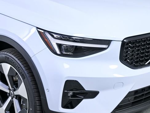New 2026 Volvo XC40 B5 Plus w/ Protection Package Premier AWD/4WD image 36