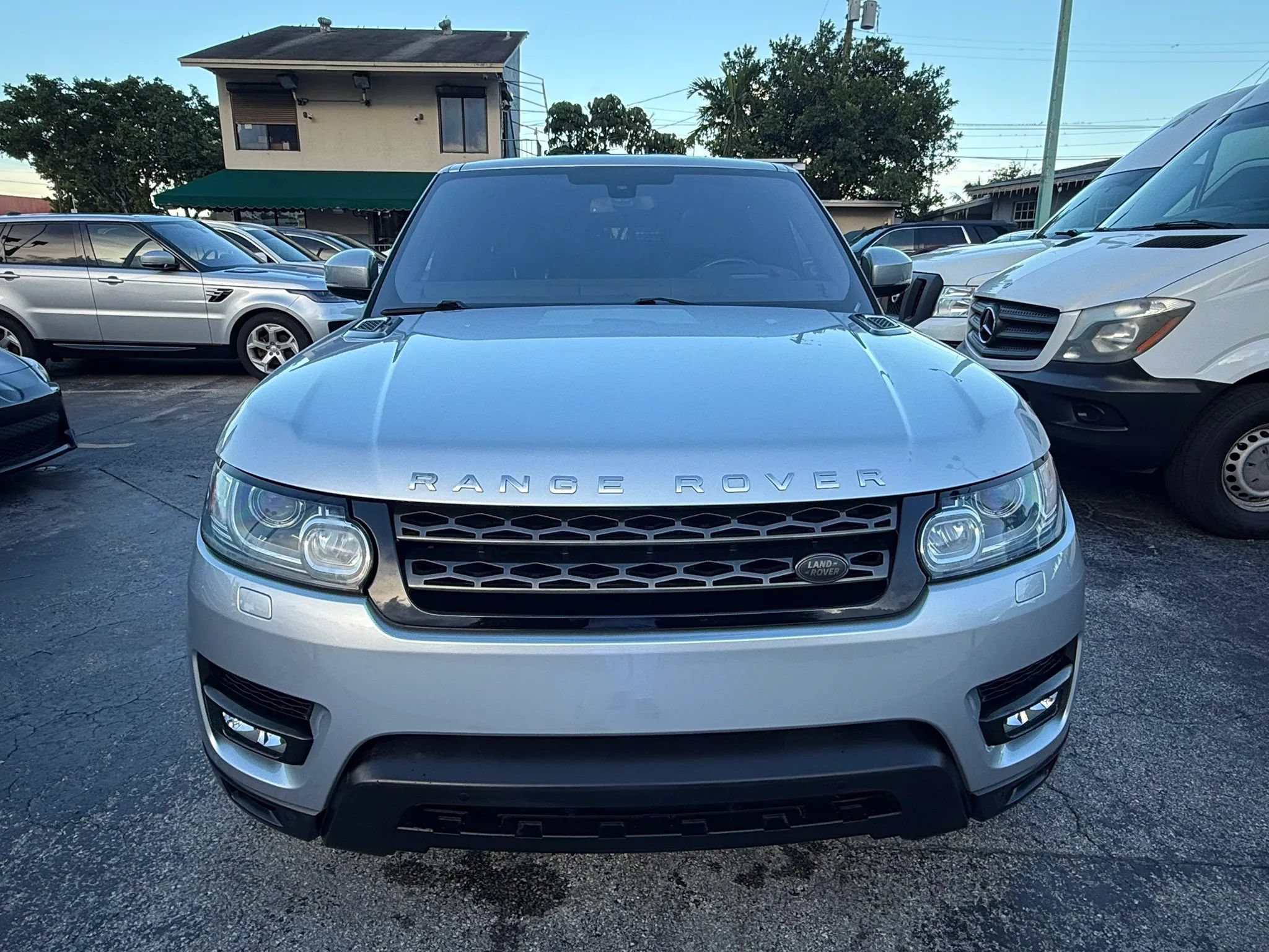 Used 2016 Land Rover Range Rover Sport SE AWD/4WD image 8