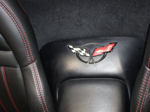 Used 1999 Chevrolet Corvette Coupe w/ Memory Pkg RWD image 12