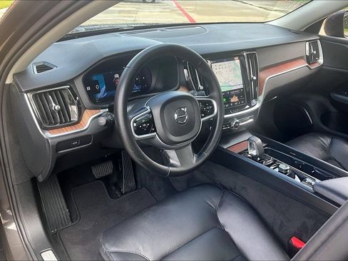 Certified 2025 Volvo V60 B5 Cross Country Plus AWD/4WD image 17