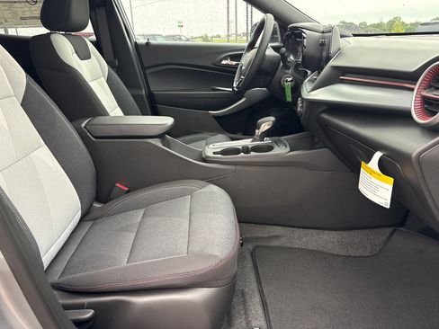 New 2026 Chevrolet Trax RS w/ Sunroof Package FWD image 17