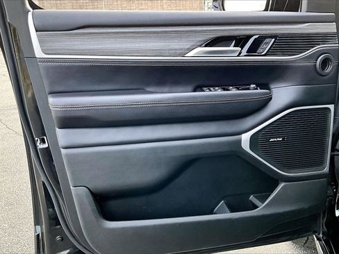 Certified 2024 Jeep Wagoneer L Series II w/ Flexible Seating Group image 26