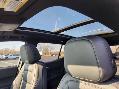 New 2026 Chevrolet Equinox LT w/ Convenience Package II image 17